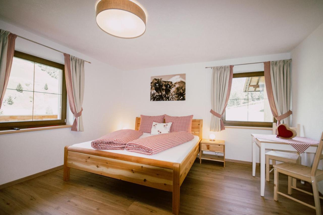 Nedererhof - Zimmer Enzian Mit Gemeinschaftskueche Schmirn Dış mekan fotoğraf